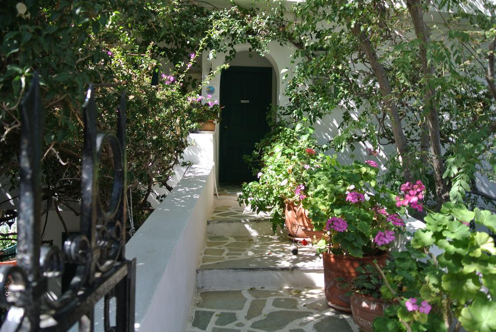 Meltemi Aparthotel Batsíon Exterior photo